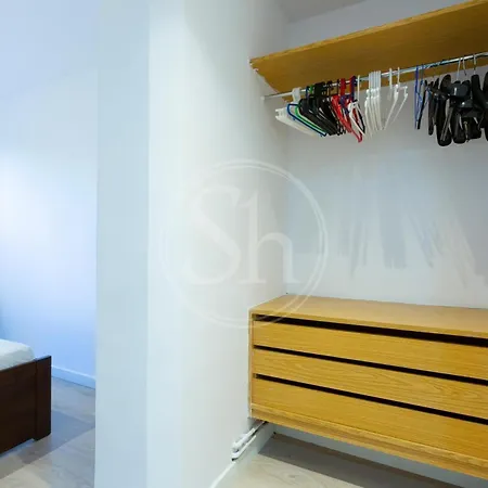Practico Apartamento Con Terraza En Eixample Barcelona Exterior photo