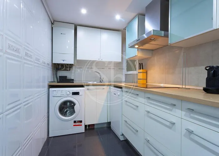 Practico Apartamento Con Terraza En Eixample