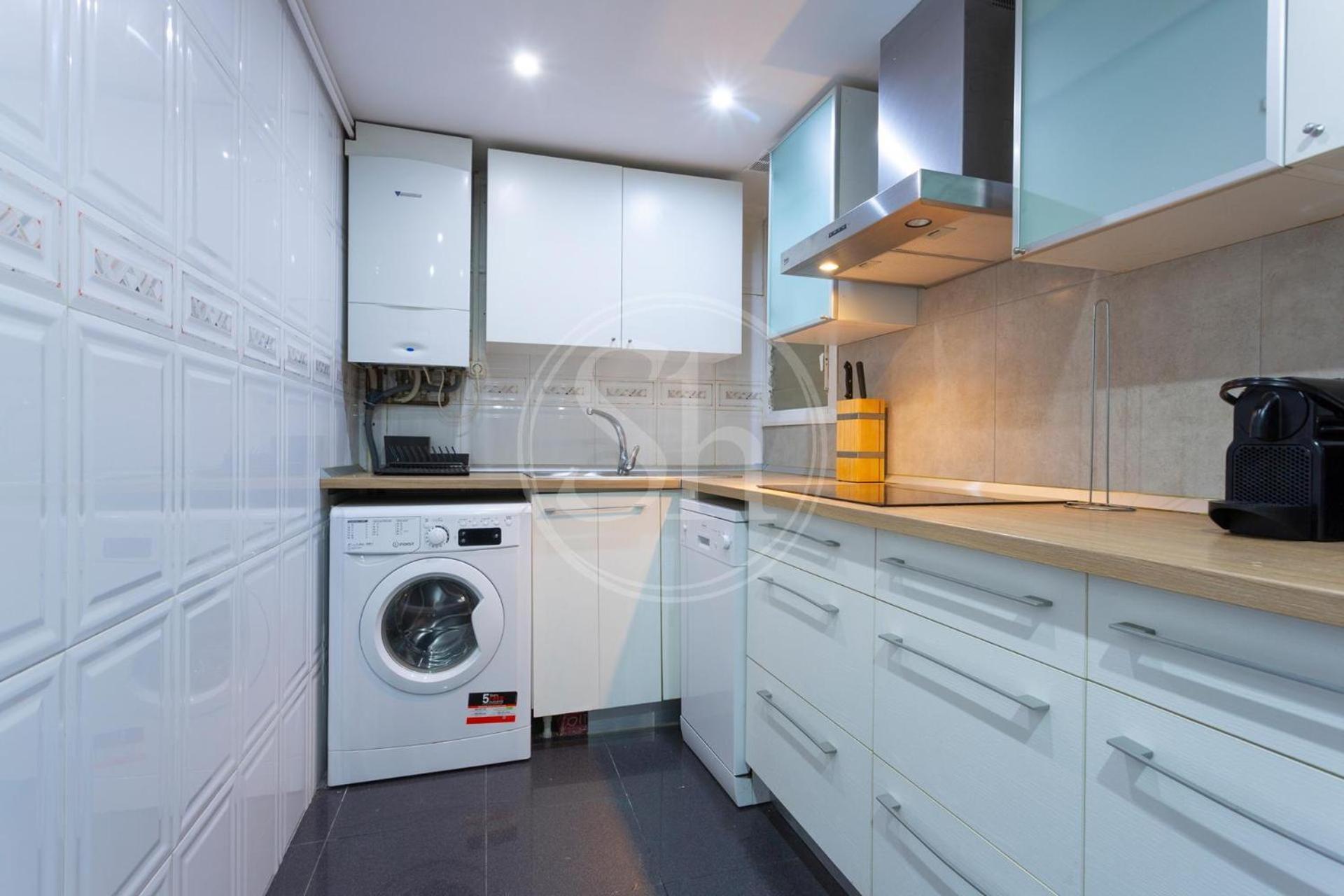 Apartamento Practico Con Terraza En Eixample Barcelona