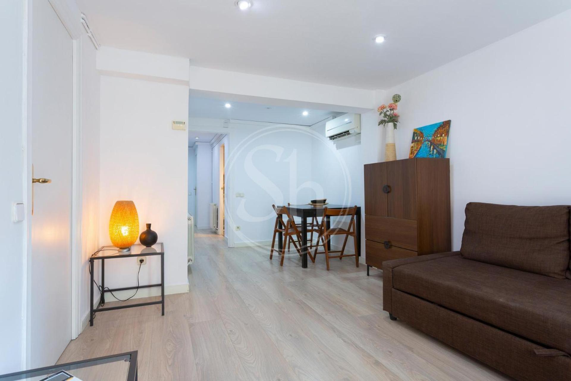 Practico Con Terraza En Eixample Apartamento