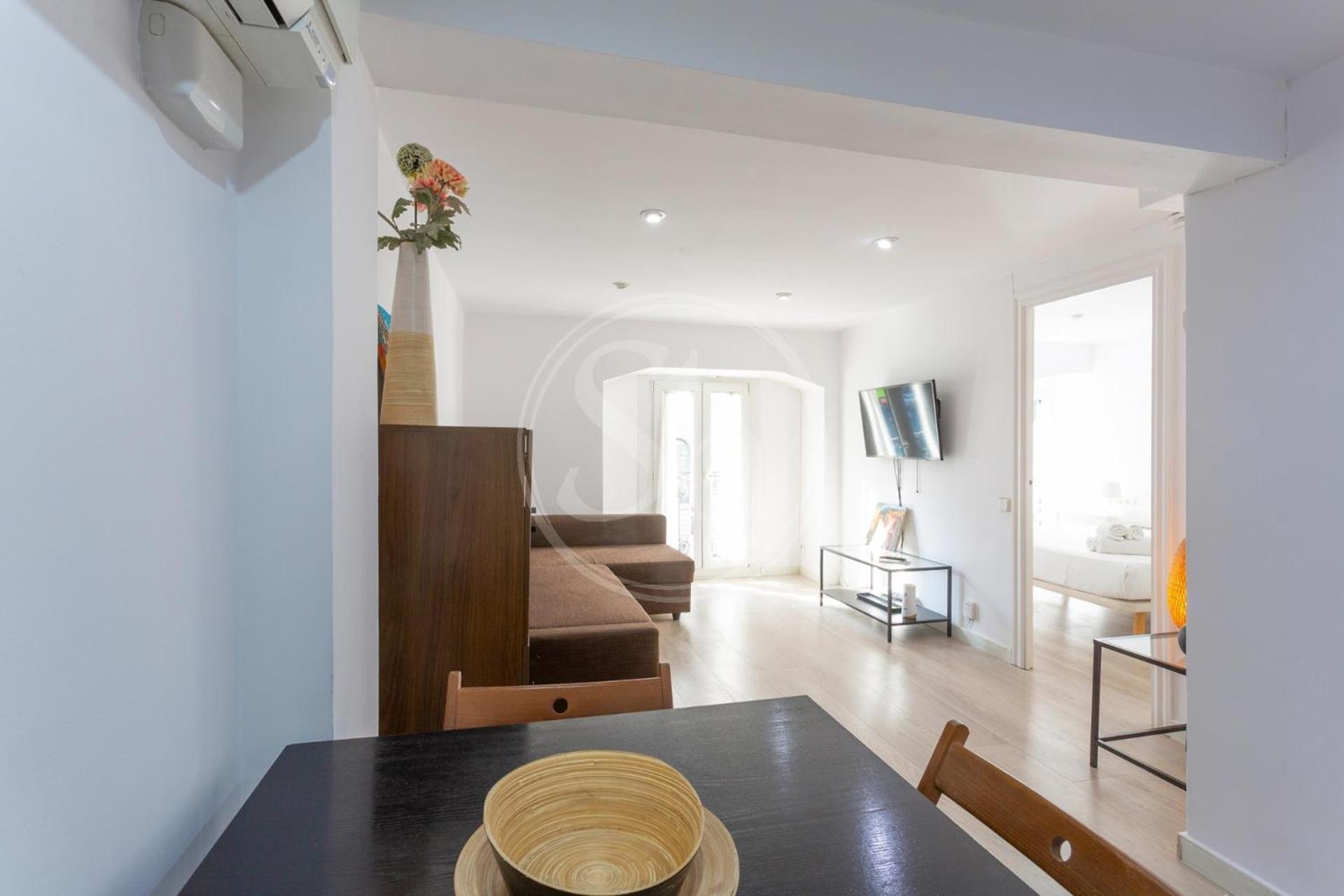 Apartamento Practico Con Terraza En Eixample *