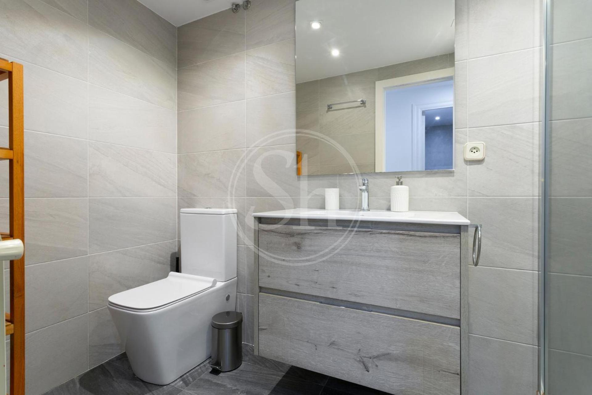 Apartamento Practico Con Terraza En Eixample